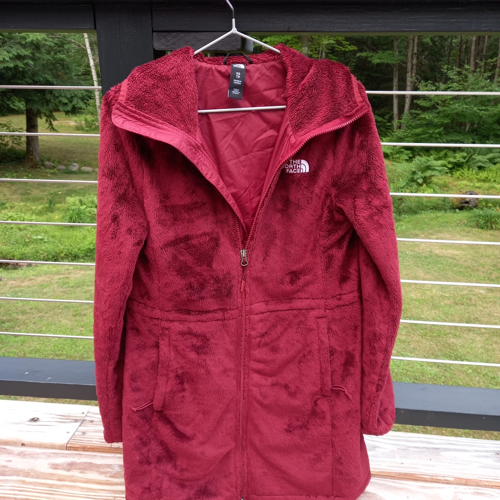 The North Face Women's Osito Long Burgundy Fleece Jacket - Picture 7 of 7